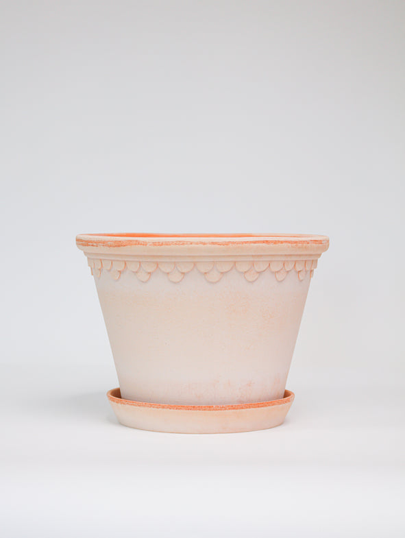 Bergs terracotta pot in medum.